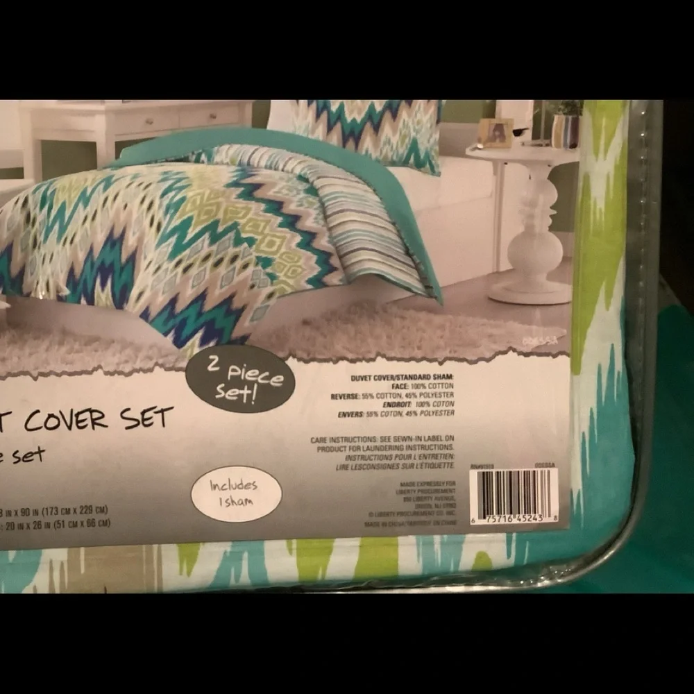 2 pc. Duvet Cover Set, Cover & 1 pillow sham.  Twin/Twin x-long, new in bag!